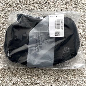 NWT Lululemon Everywhere Belt Bag in BLACK 🖤